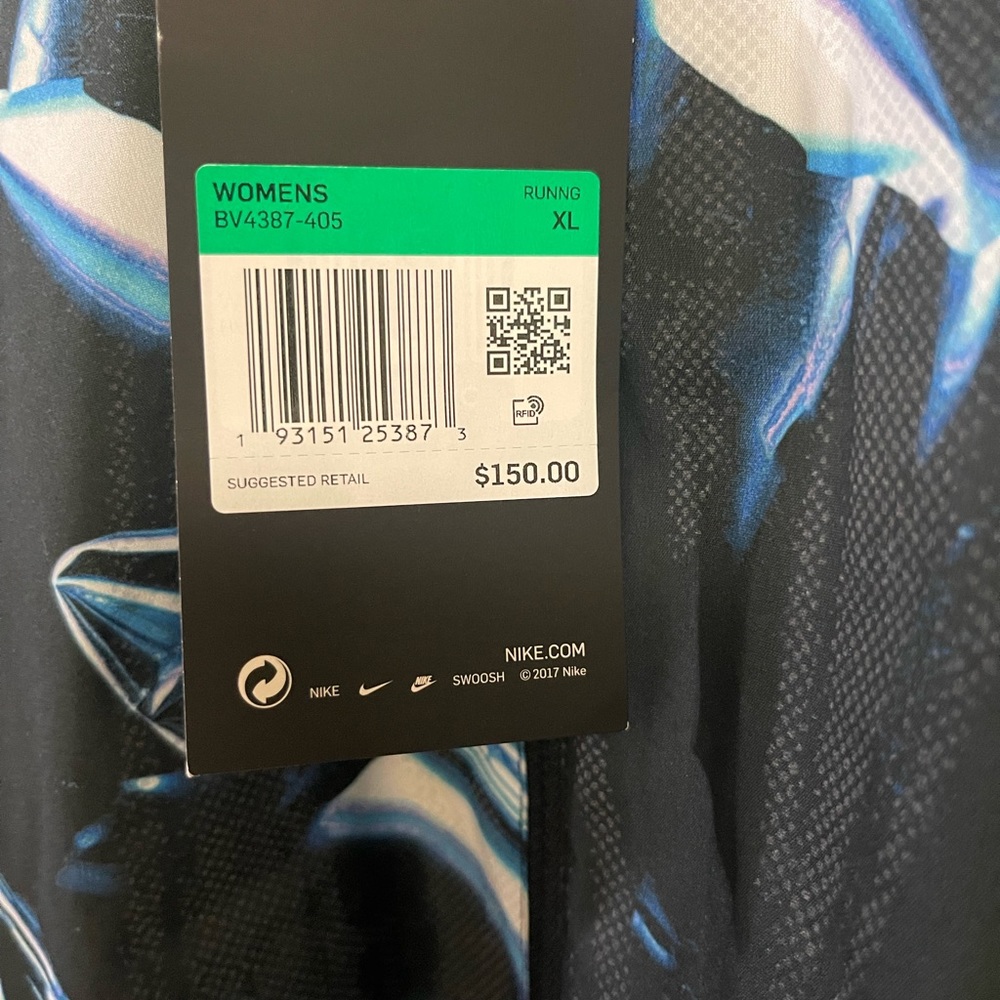 Nike SHIELD Women's Full-Zip Running Jacket - Picture 7 of 7